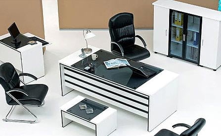 Oturma odasında Feng Shui unsurları - ahşap