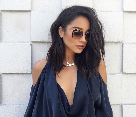 Shay Mitchell Uzun Dalgalarını Lob Saç Stiline Kesti: Önce, Sonra Pics - Us Weekly #longbobhairstyles